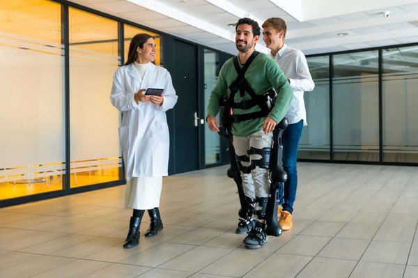 Exosquelettes manutention : quand la force de la main-d'œuvre propulse votre entreprise